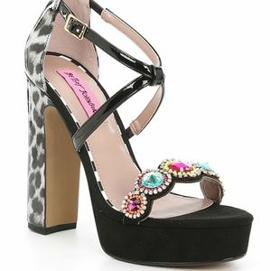 Betsey platforms